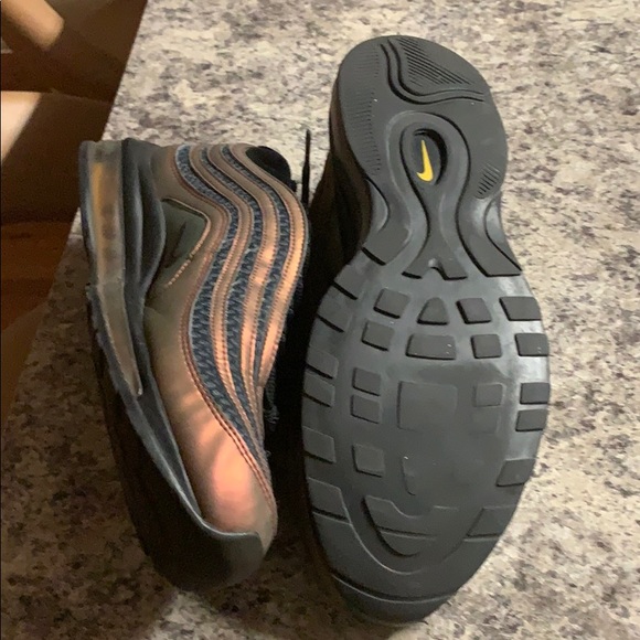 Air Max - Picture 4 of 4